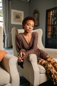 KORA SET MARRON | Ensemble 2 pièces : Haut cache-cœur + pantalon