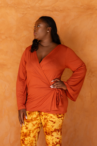 KORA SET ORANGE | Ensemble 2 pièces : Haut cache-cœur + pantalon