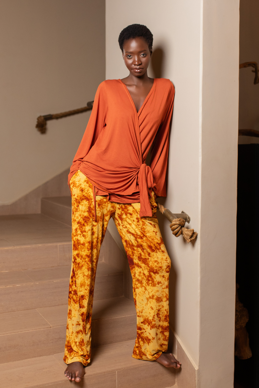 KORA SET ORANGE | Ensemble 2 pièces : Haut cache-cœur + pantalon